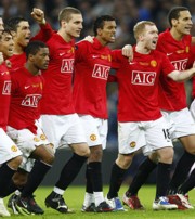 A United játékosai örülnek Anderson büntetője után