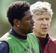 Emmanuel Adebayor és Arsene Wenger