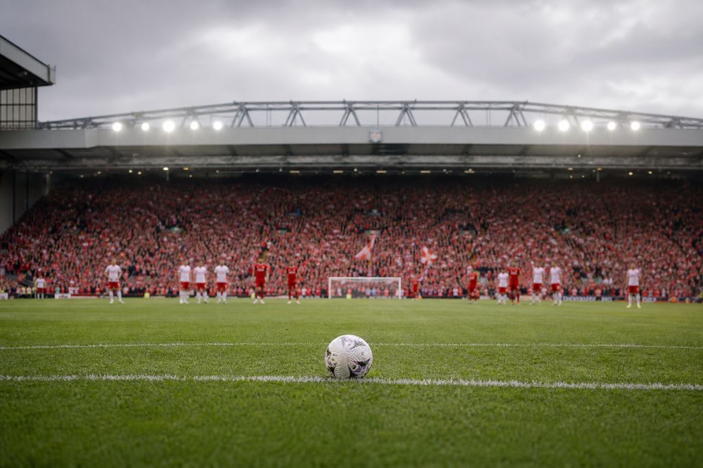 Két magyar is kezdett a Liverpoolban az Anfielden